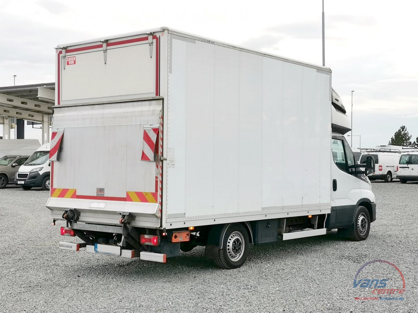 Iveco DAILY 35S18 HI-MATIC/ SKŘÍŇ 8 PALET/ MĚCHY/ H.ČELO