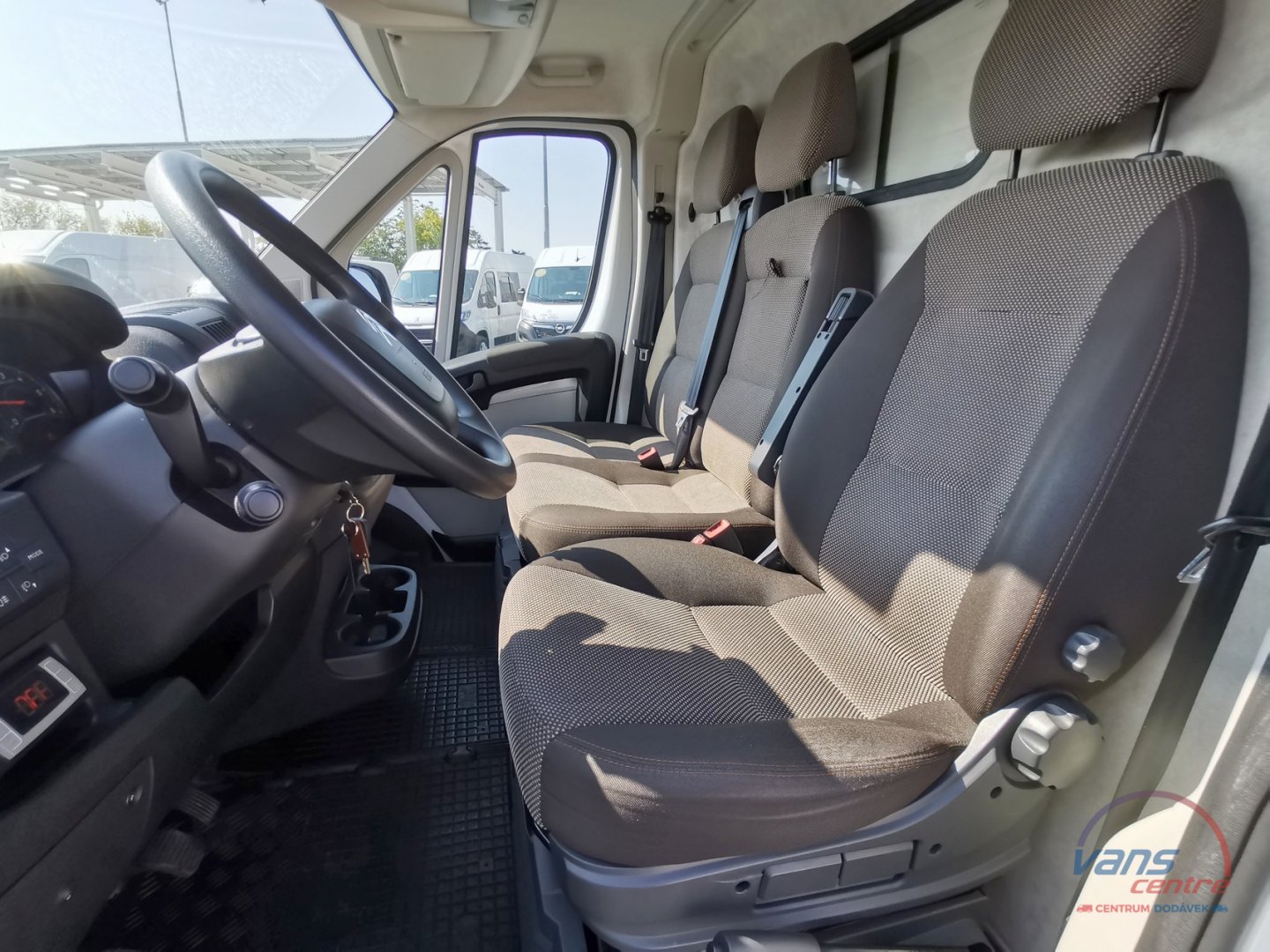 Volkswagen CRAFTER 2.0TDI/130KW CHLAĎÁK/ KLIMA/ TAŽNÉ 3,5T