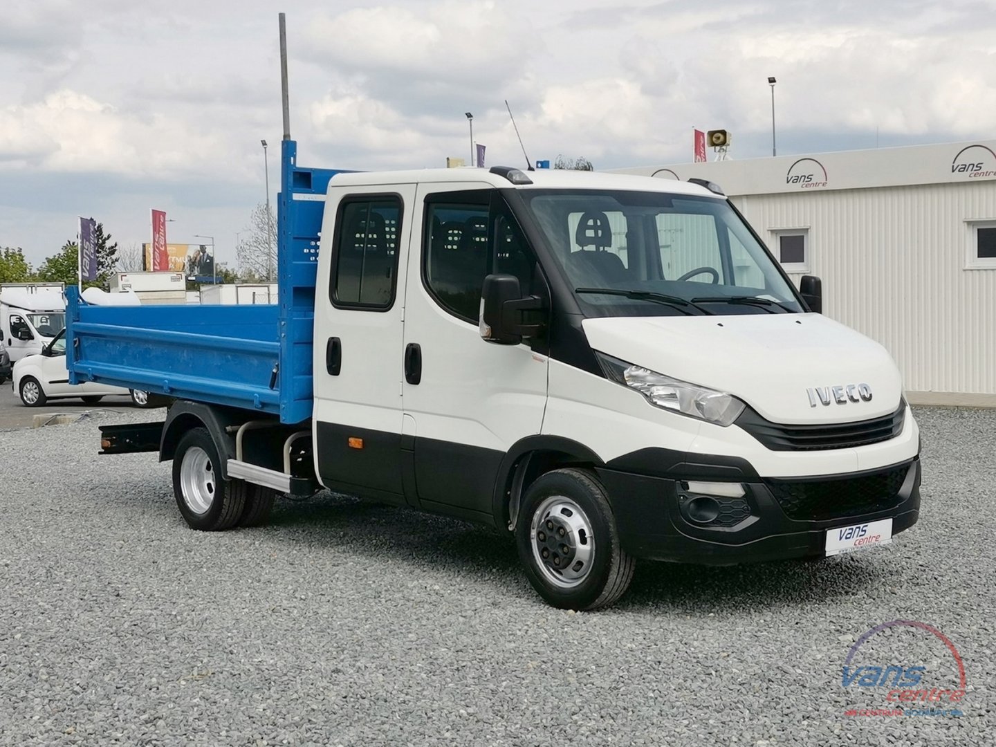 Iveco DAILY 35C12 7 MÍST/ SKLÁPĚČ/ TAŽNÉ