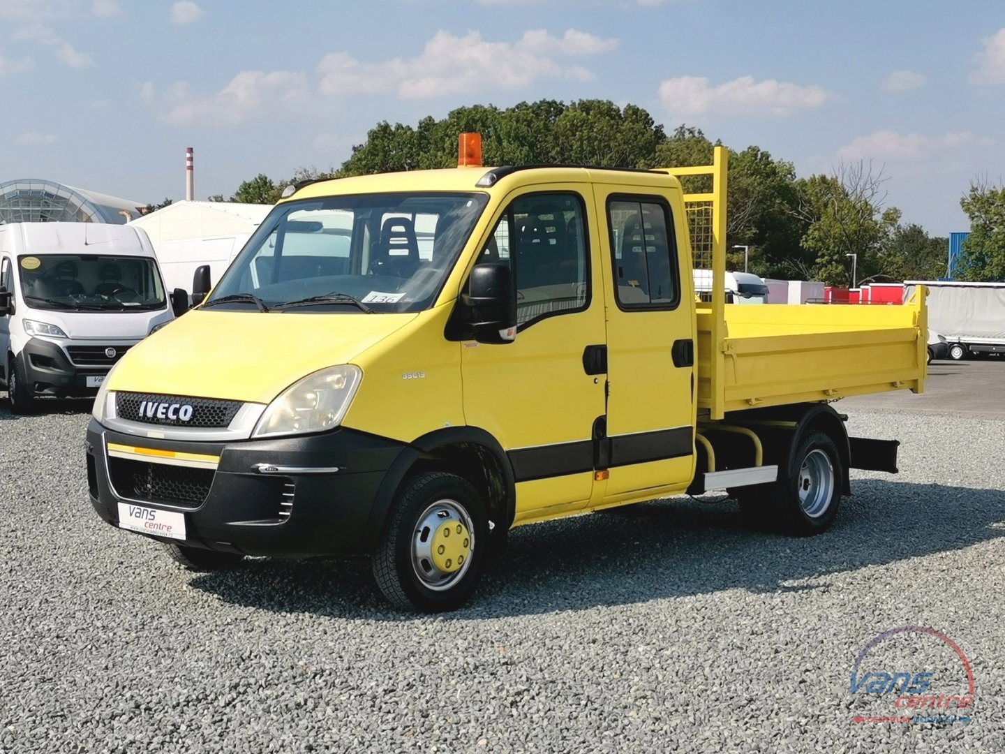 Iveco DAILY 35C13 SKLÁPĚČ/ 7 MÍST/ KLIMA/ TAŽNÉ 3,5T