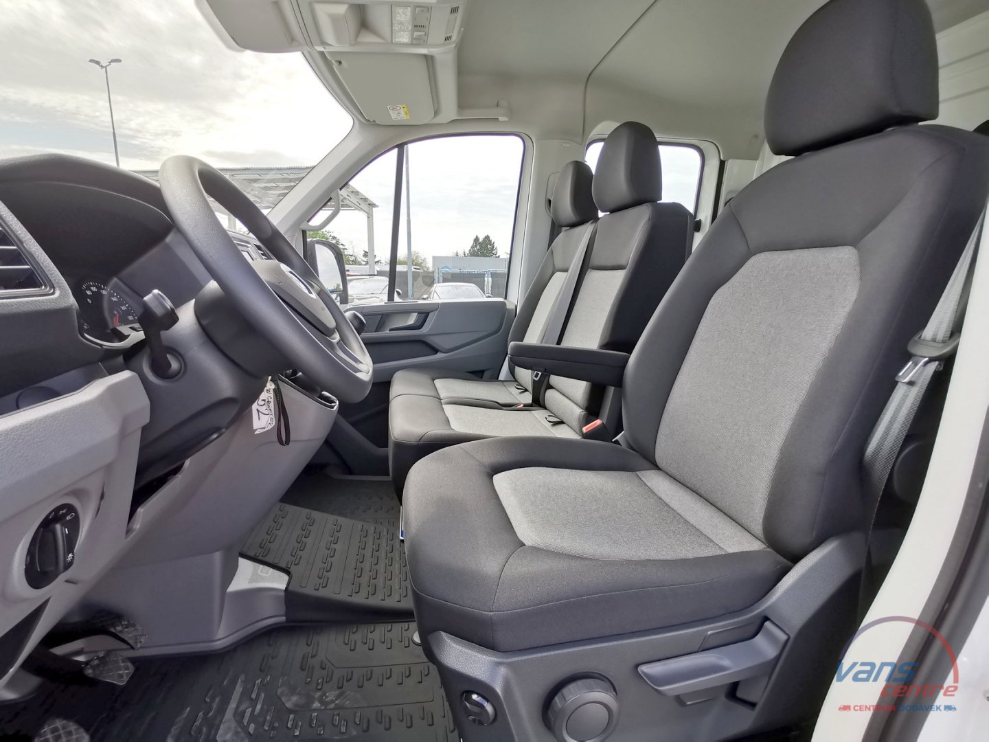 Volkswagen CRAFTER 2.0TDI VALNÍK 3,5M/ 7 MÍST/ TAŽNÉ/ 1.MAJITEL 