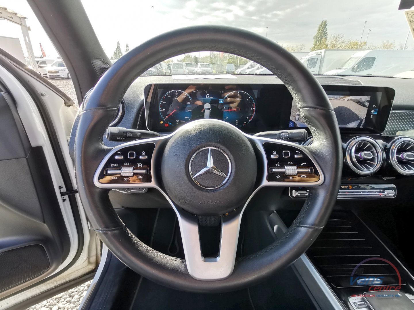 Mercedes-Benz GLB 200D 4MATIC/ LED/ KEYLESS/ ČR/ 1.MAJ.