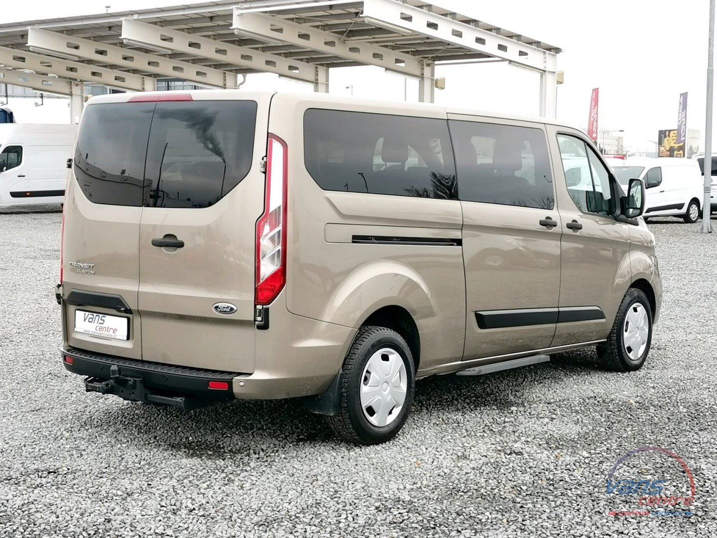 Ford TRANSIT CUSTOM 2.0TDCI/96KW L2H1/ 9 MÍST/ KLIMA/ TAŽNÉ