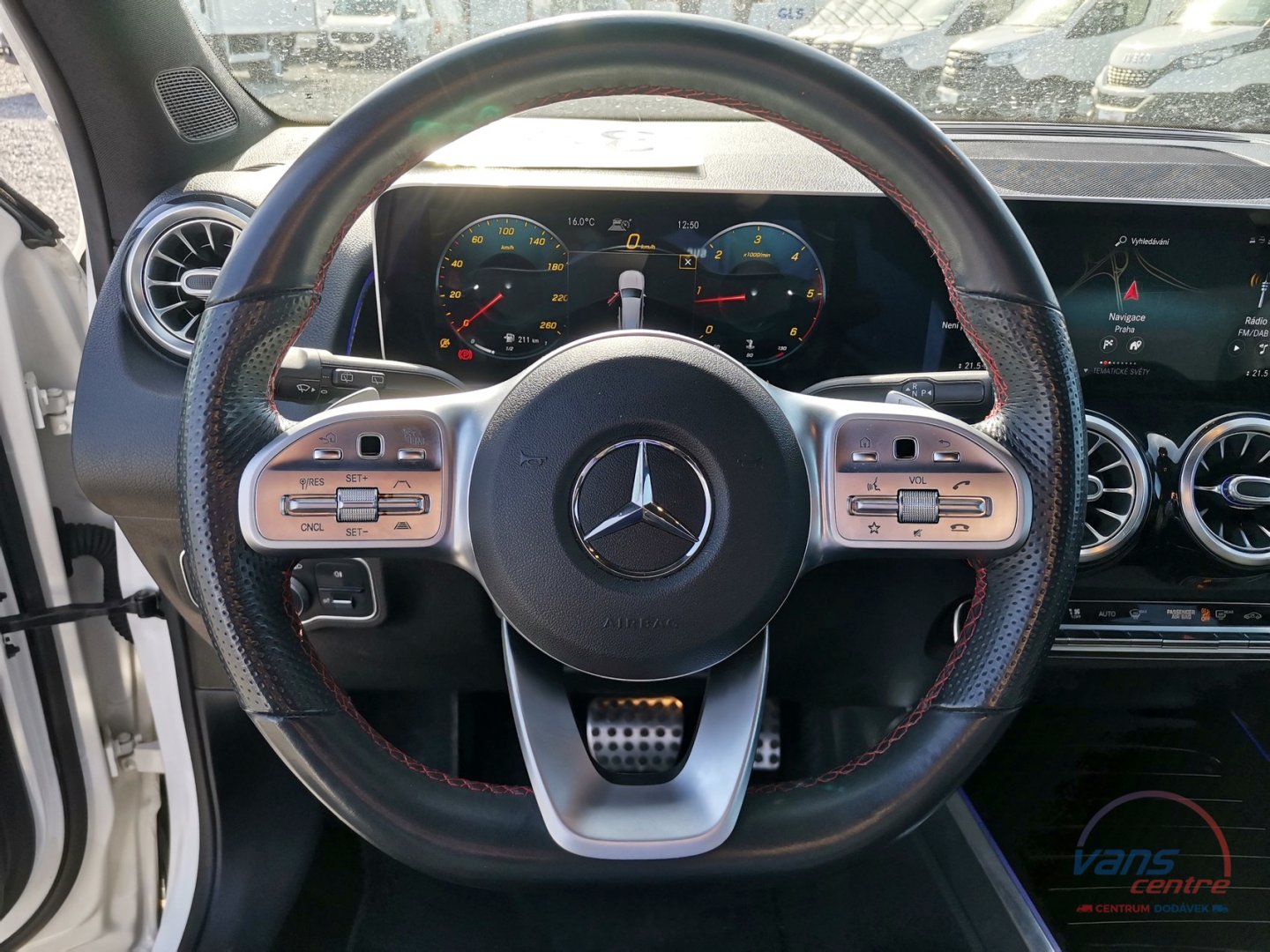 Mercedes-Benz GLB 200D 4 MATIC/ AMG/ KEYLESS/ PANORAMA 