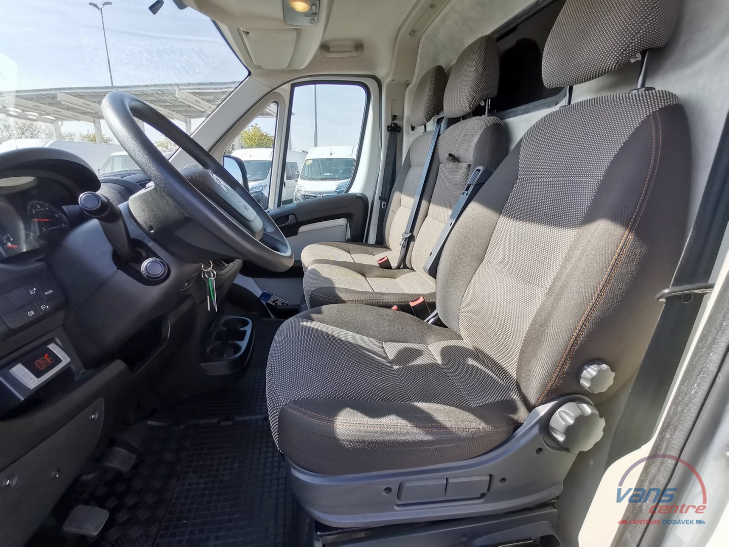 Iveco DAILY 50C18 SRHNOVACÍ 5,7M/ MĚCHY/ KLIMA/ TAŽNÉ/ DO 3,5T  