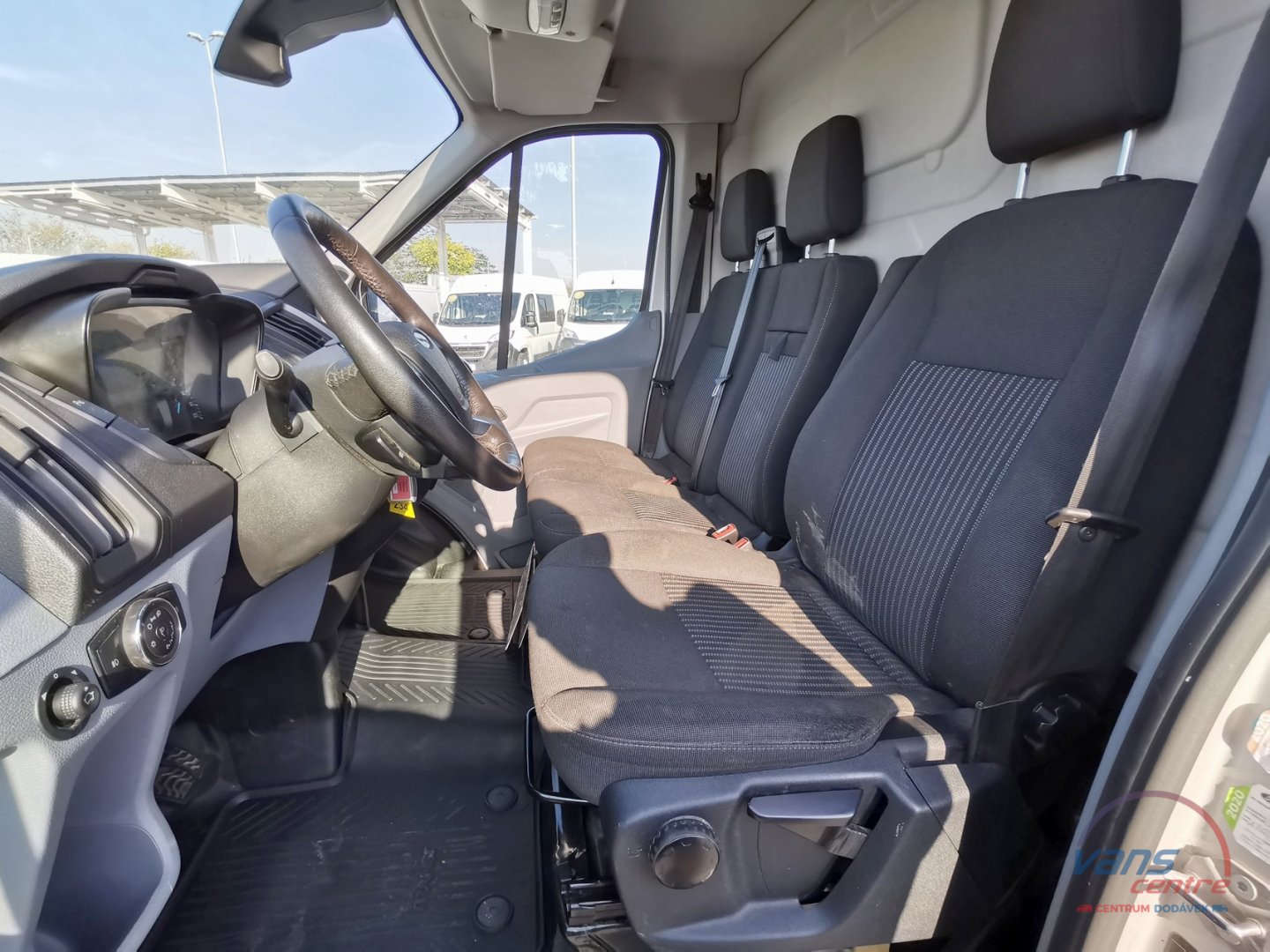 Ford TRANSIT 2.0TDCI L3H3/ KLIMA/ TAŽNÉ/ ZADNÍ NÁHON