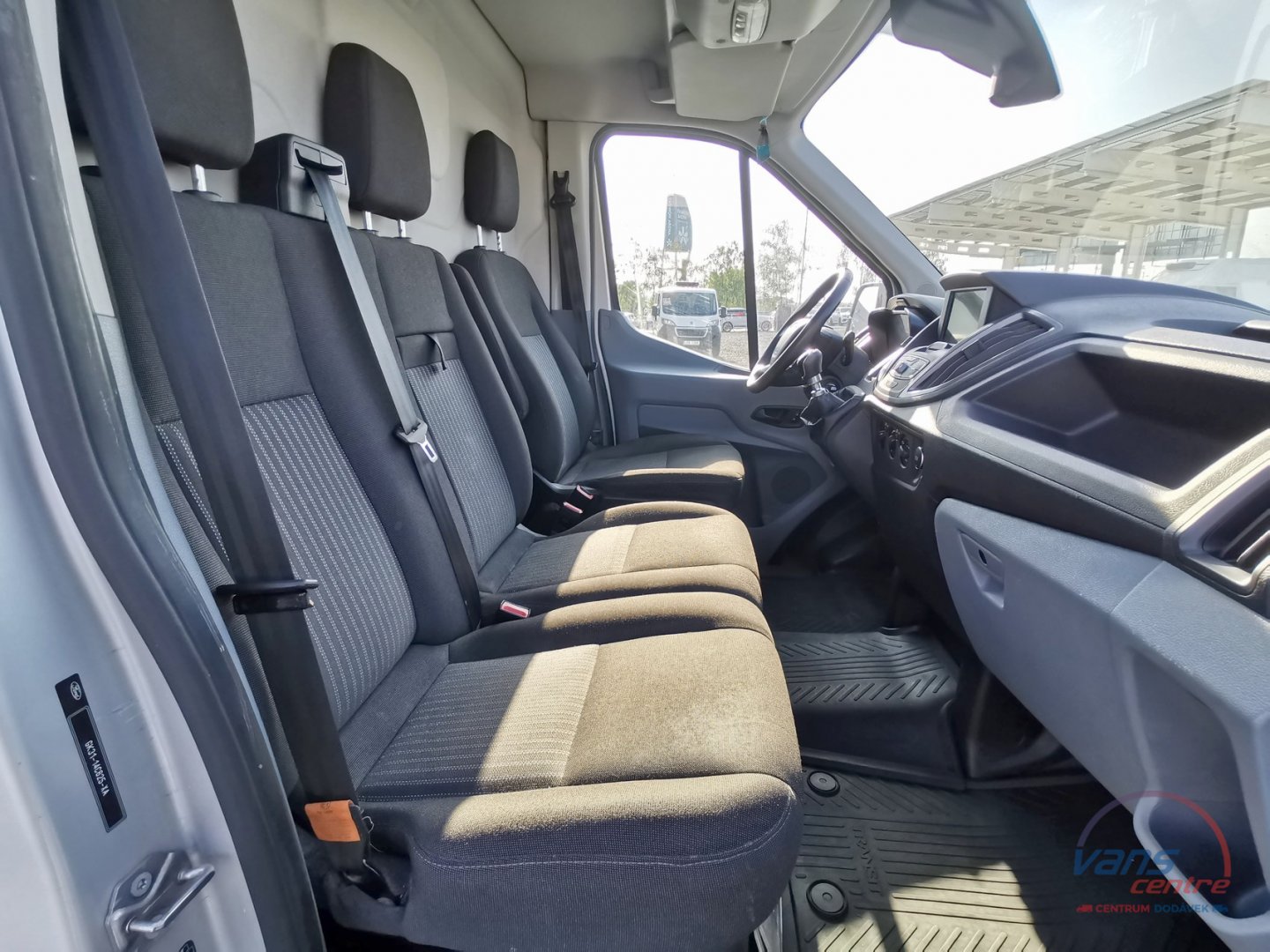 Ford TRANSIT 2.0TDCI L3H3/ KLIMA/ TAŽNÉ/ ZADNÍ NÁHON