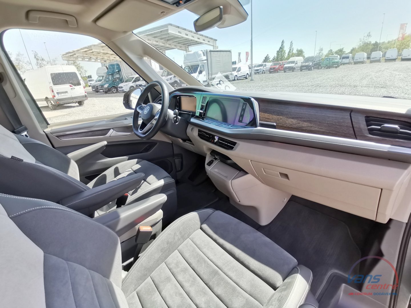 Volkswagen MULTIVAN T7 1.4TSI/DSG EHYBRID 6 MÍST/ BULLI/ ZÁRUKA