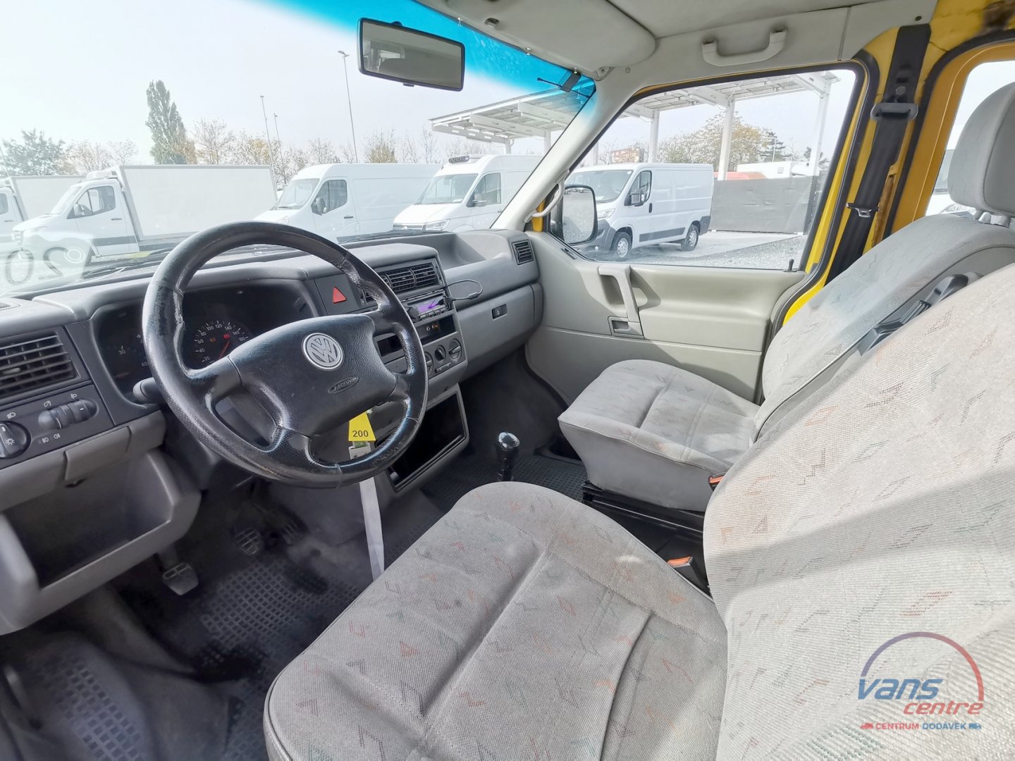 Volkswagen TRANSPORTER 2.5TDI/ ODTAHOVKA/ 5 MÍST/ NAJIVÁK/3,5T