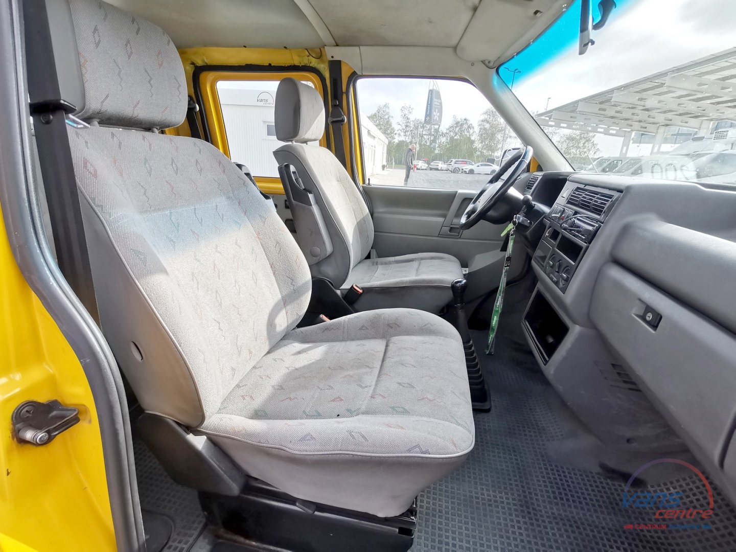 Volkswagen TRANSPORTER 2.5TDI/ ODTAHOVKA/ 5 MÍST/ NAJIVÁK/3,5T