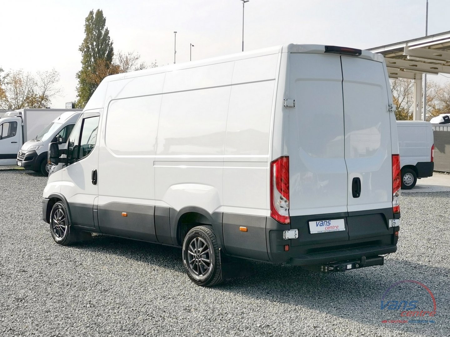 Iveco DAILY 35S18 HI-MATIC/ STŘEDNÍ/ TOP VÝBAVA!/ TAŽNÉ 3,5T