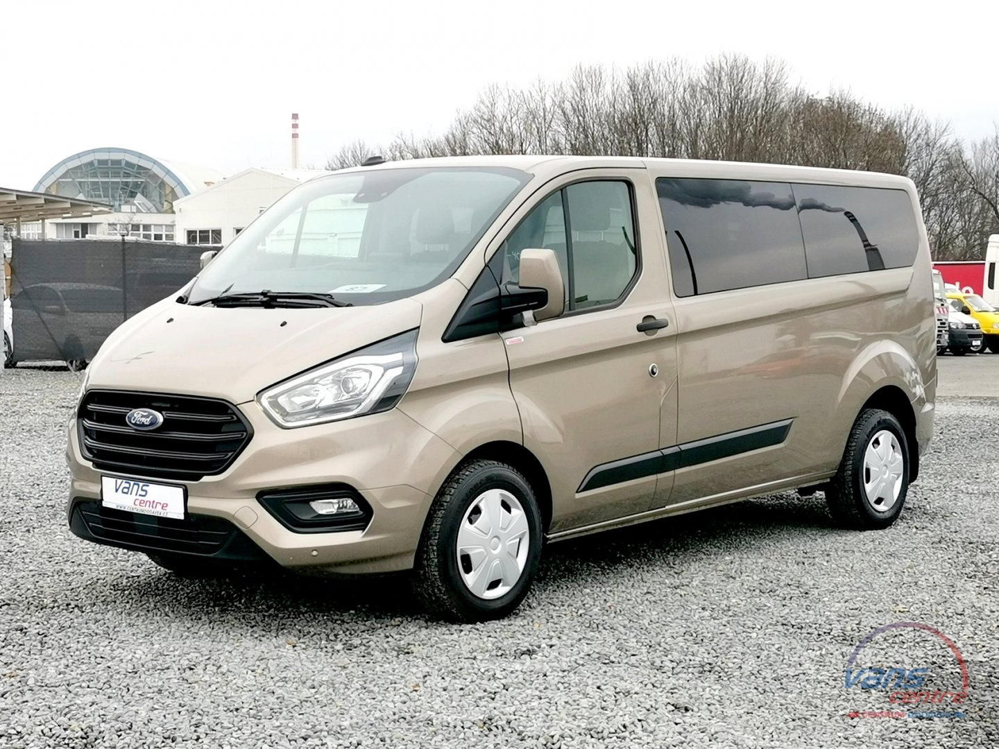 Ford TRANSIT CUSTOM 2.0TDCI/96KW L2H1/ 9 MÍST/ KLIMA/ TAŽNÉ