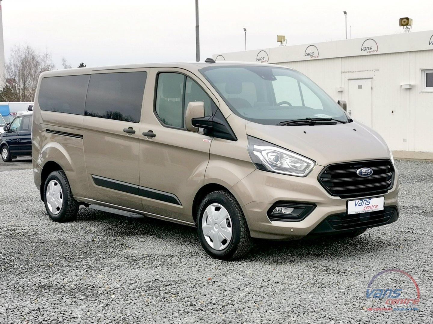 Ford TRANSIT CUSTOM 2.0TDCI/96KW L2H1/ 9 MÍST/ KLIMA/ TAŽNÉ