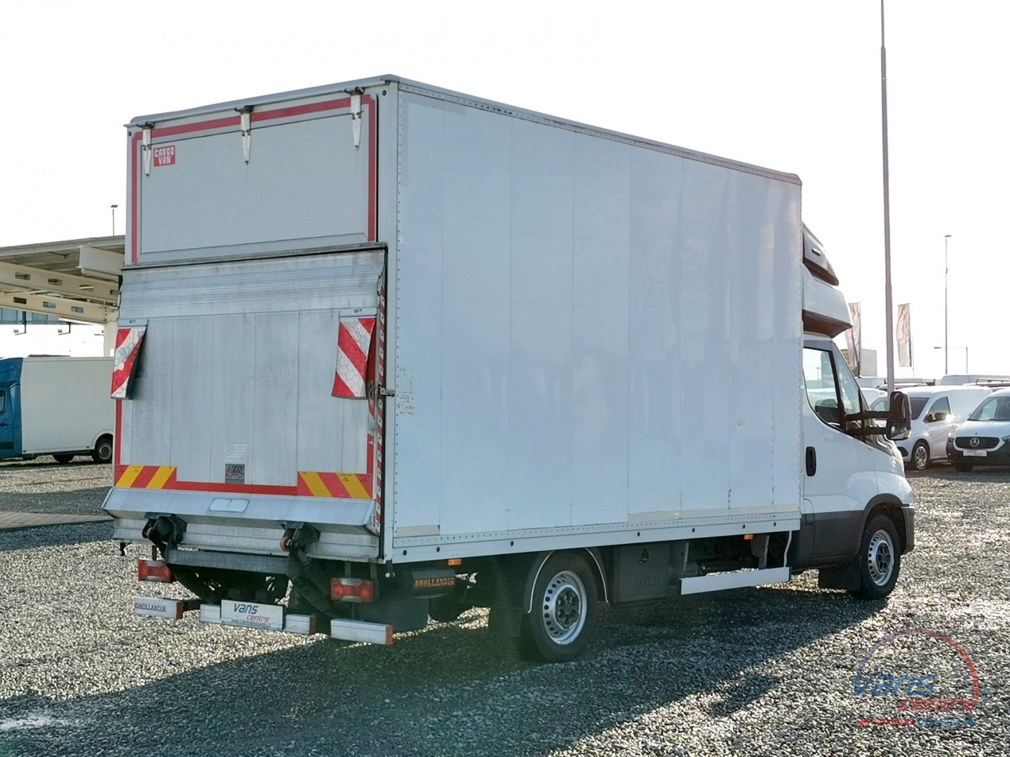 Iveco DAILY 35S18 HI-MATIC/ SKŘÍŇ 8 PALET/ MĚCHY/ H.ČELO