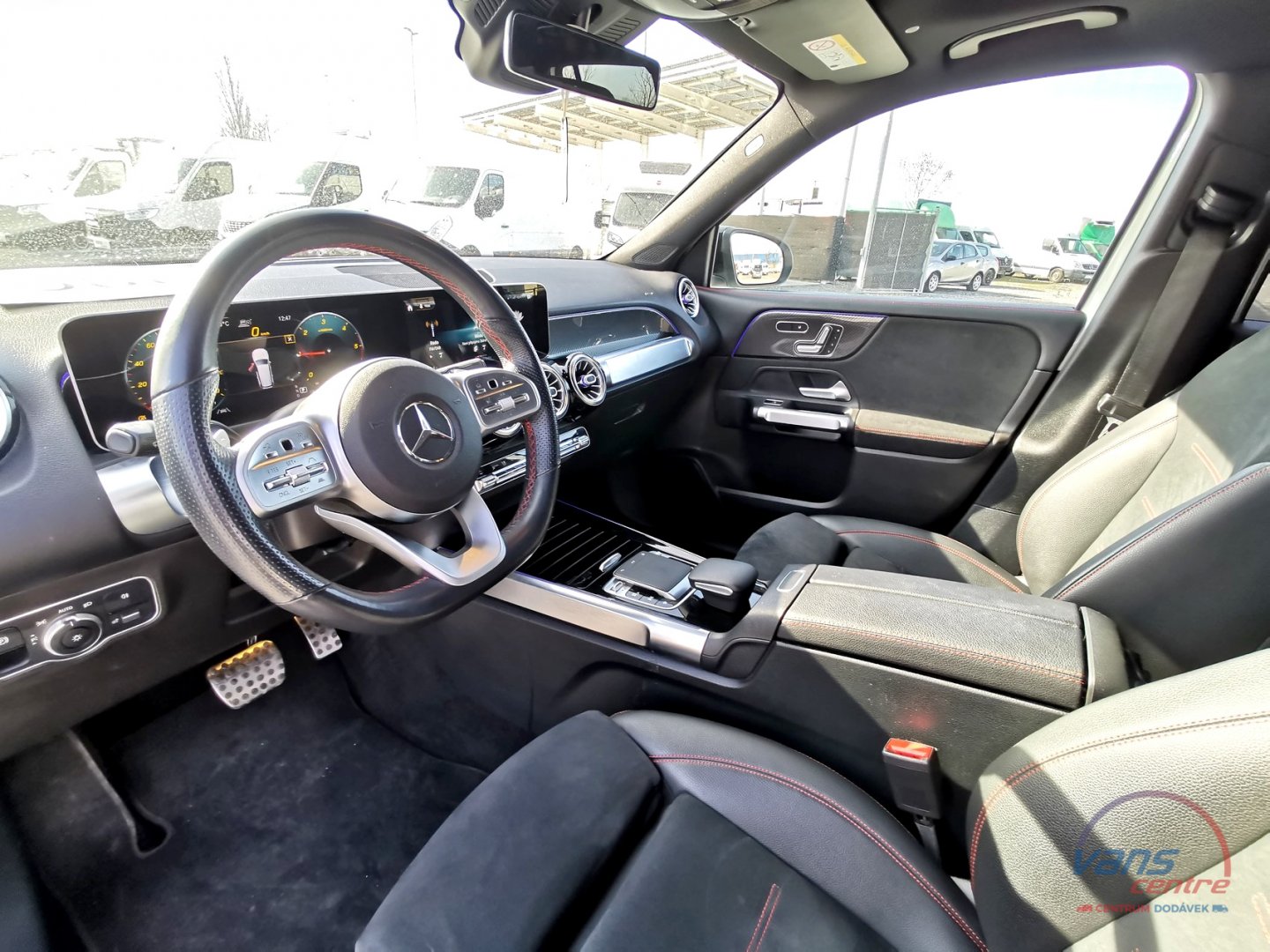 Mercedes-Benz GLB 200D 4 MATIC/ AMG/ KEYLESS/ PANORAMA 